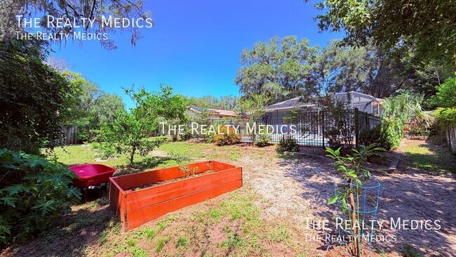 Building Photo - 1106 Helen Dr