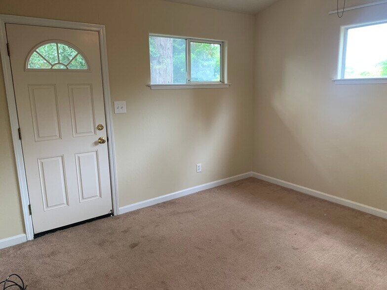 Building Photo - 415 Laurent St