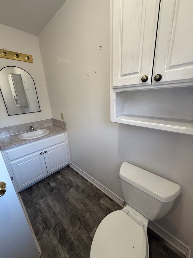 Building Photo - 404 S 7th Ave