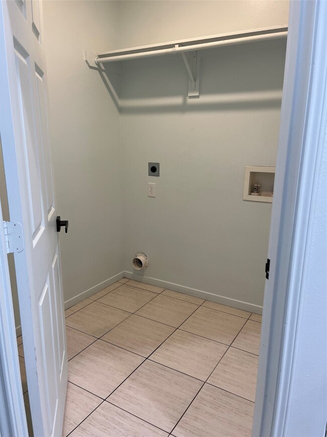 Building Photo - 911 Chapwood Ct