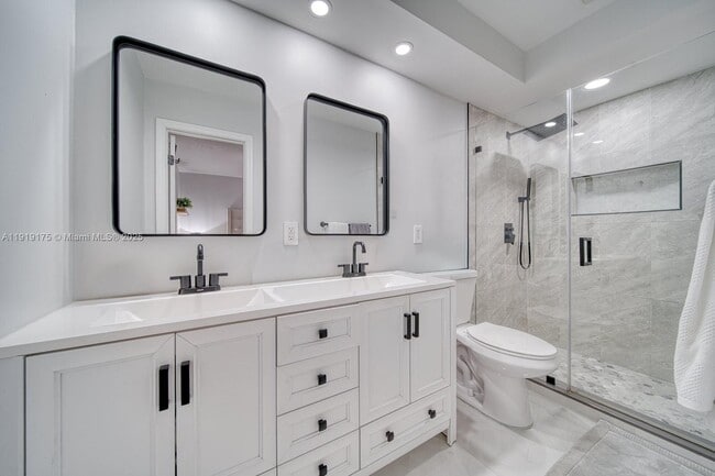 Building Photo - 10520 SW 46th Terrace