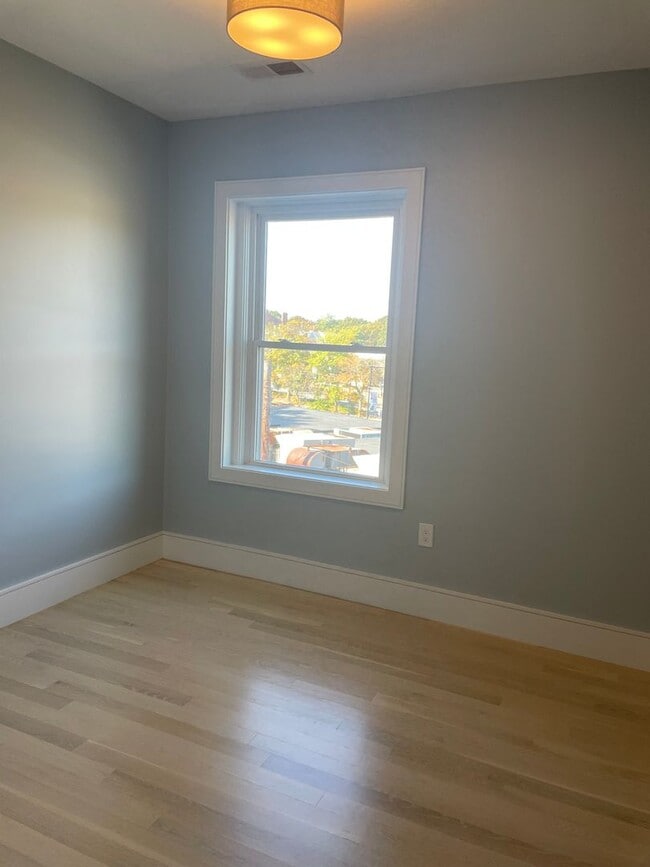 Building Photo - Amazing new four bed, two bath, in unit laundry, central air