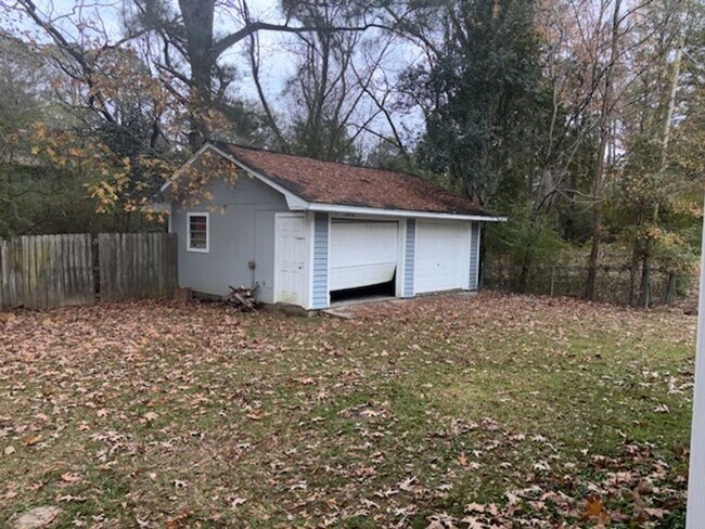 Building Photo - 2860 Charleston Dr