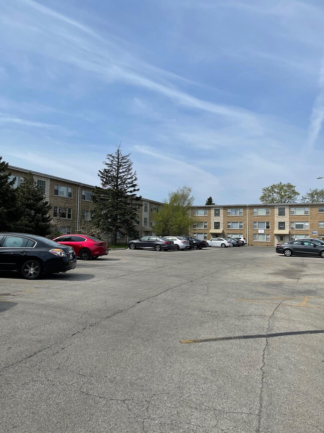 Building Photo - 7626 N Milwaukee Ave