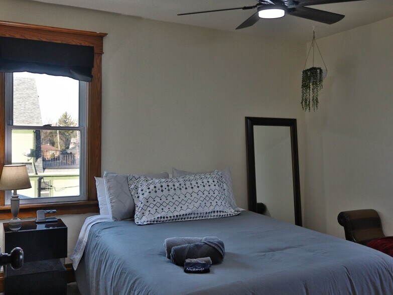 Building Photo - 40 Vincent Ave