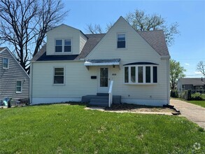 Building Photo - 9926 Iveland Dr
