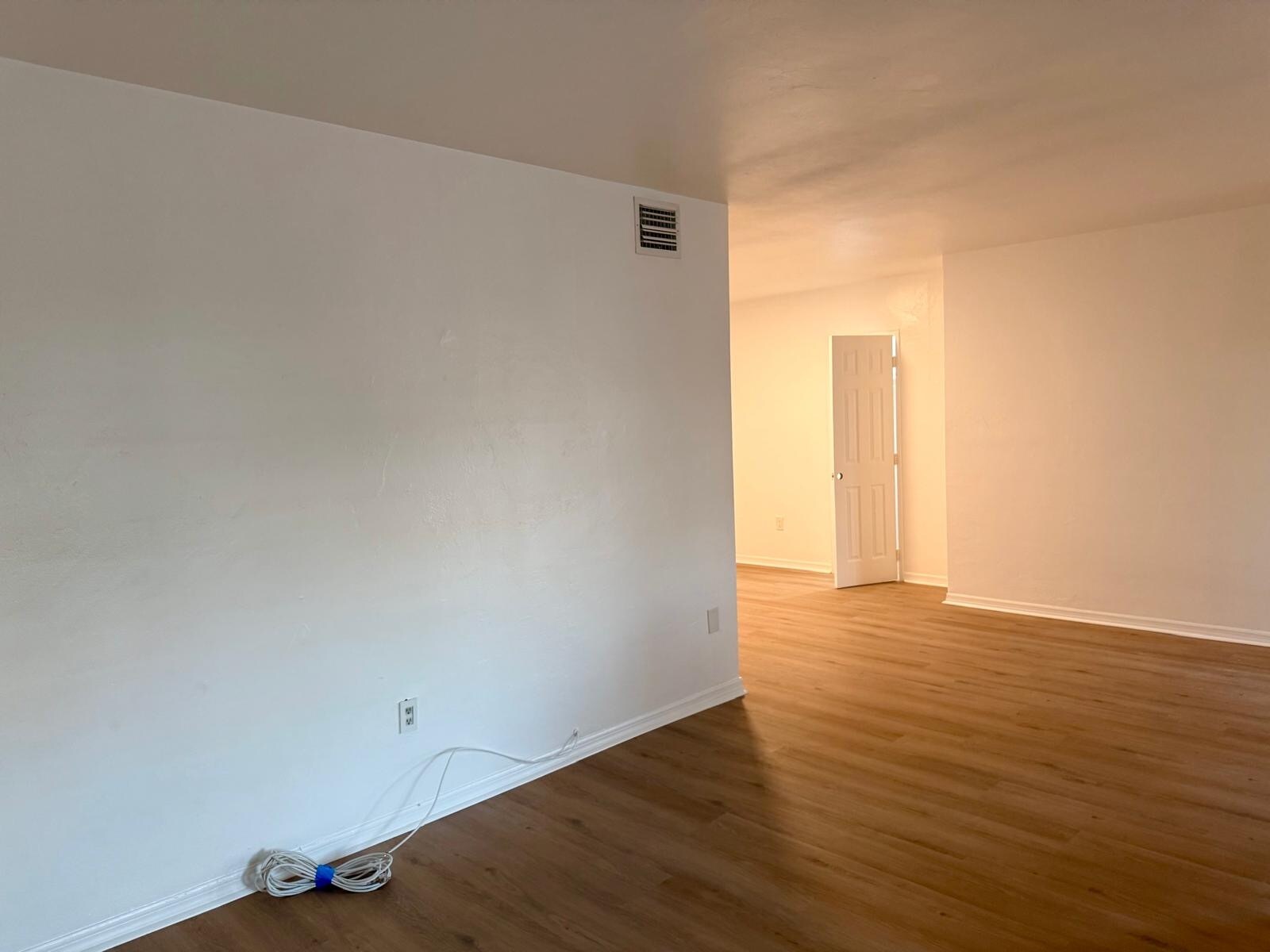 Building Photo - 10001 W Bay Harbor Dr