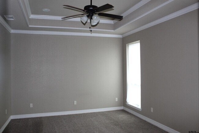 Building Photo - 1811 Spruce Pine Lane