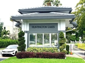 Building Photo - 7076 Huntington Ln
