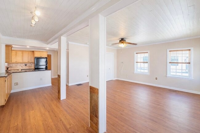 Building Photo - 100 Water St