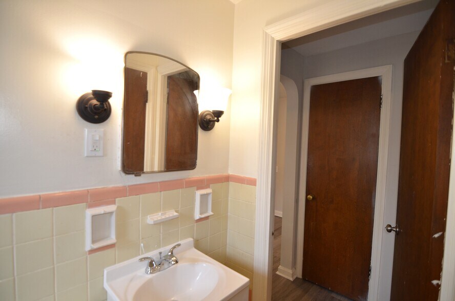 Building Photo - 6615 Bantry Ave