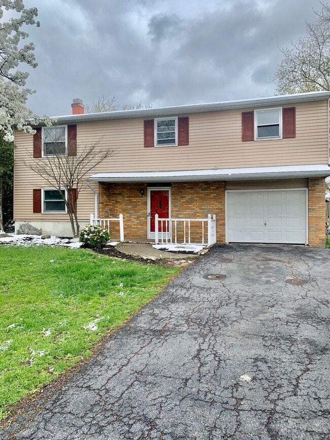 Building Photo - 8038 Evesborough Dr