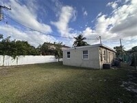 Building Photo - 728 SW 6th St