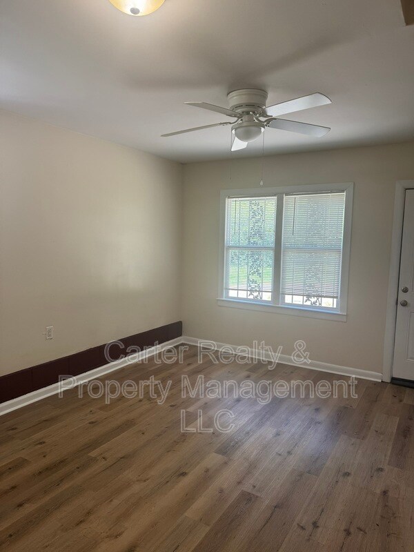 Building Photo - 3004 Lytle Dr