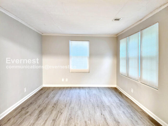 Building Photo - 2672 Northview Ave