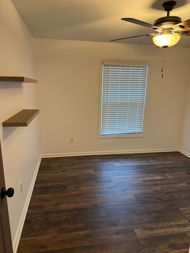 Building Photo - Updated Home near Waverly Park