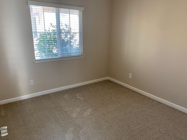 Building Photo - Beautiful 4 Bedroom, 2.5 Bath Mountain Hou...