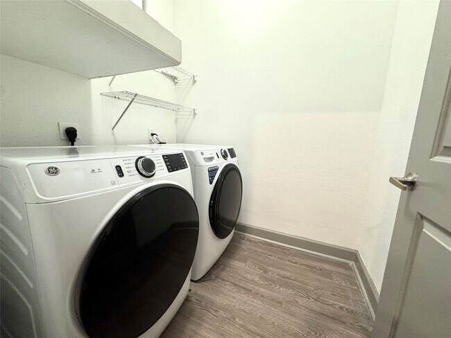 Building Photo - 3333 Weslayan St