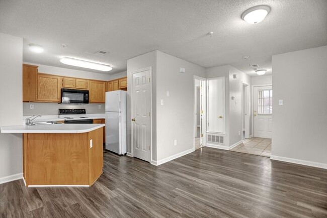 Building Photo - LEASING NOW!! Renovated 1 Bed, 1 Bath Town...