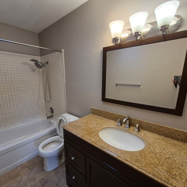 Building Photo - Carmichael 3 bedroom, $2195/month.