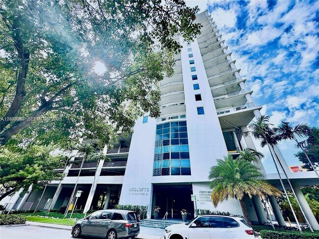 Building Photo - 10 SW South River Dr