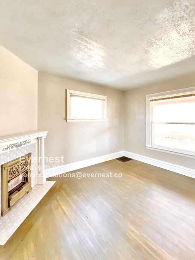 Building Photo - Charming 3-Bedroom Home Near St. Vincent’s...