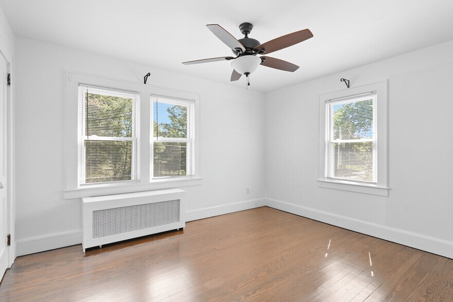 Building Photo - 115 Billian St