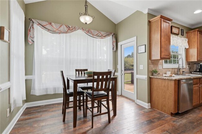 Building Photo - 8205 Applewood Ct