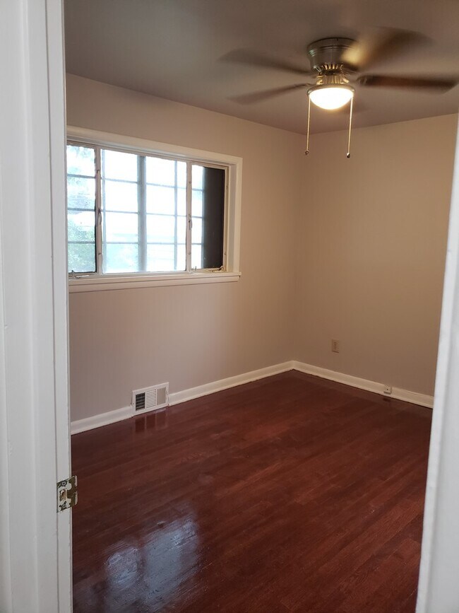 Building Photo - Cute 3 bedroom duplex FOR RENT on Uintah St.