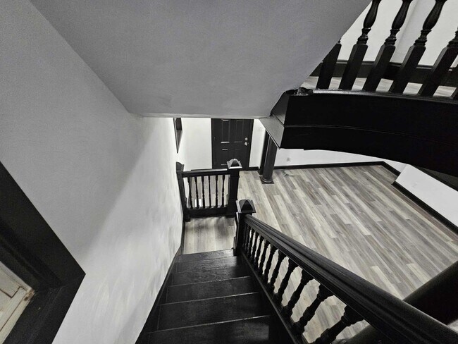 Building Photo - Charming 4 Bedroom 1 Bathroom Home for Rent!