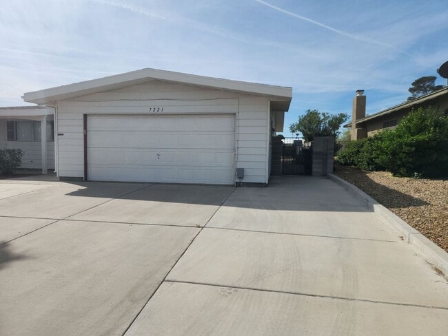 Building Photo - A Fabulous 3 Bedroom Single Story Home with a Pool/Spa.