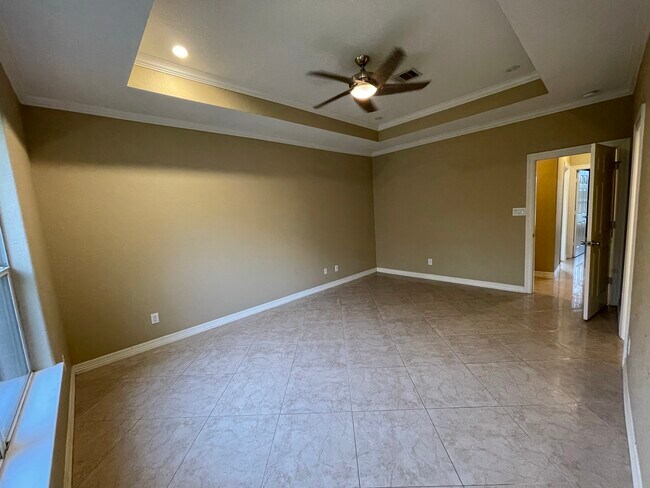 Master bedroom - 600 River Bend Dr