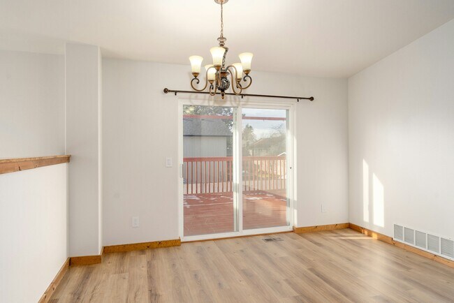 Building Photo - 9705 N Ptarmigan Dr