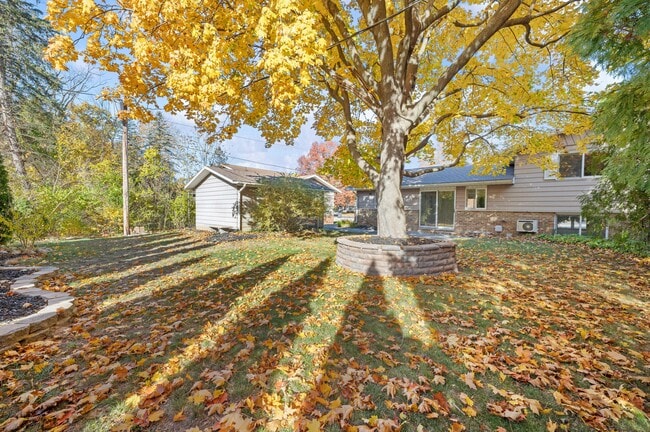 Building Photo - 1332 W Glenlord Rd