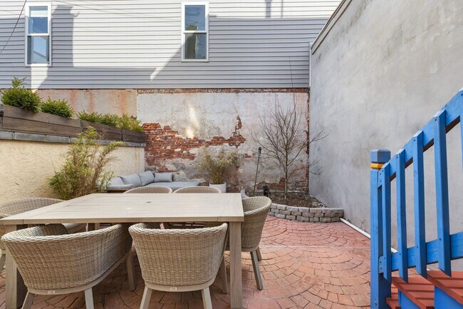 Building Photo - 302 4th St