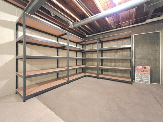 Building Photo - 713 Alsace Ct