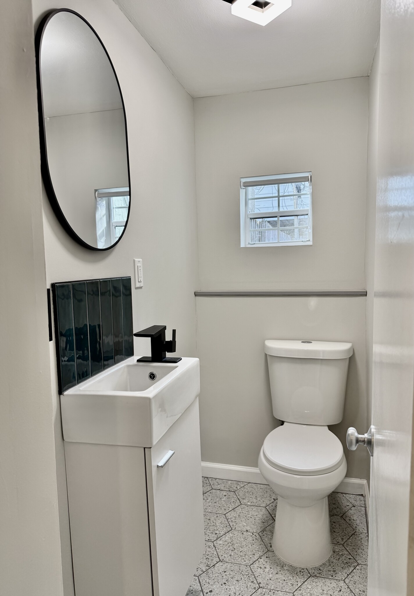 Building Photo - 2322 S Hutchinson St