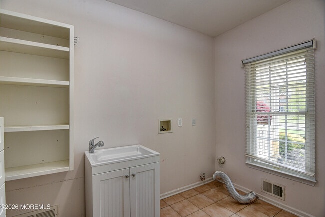 Building Photo - 9 Mackenzie Ct