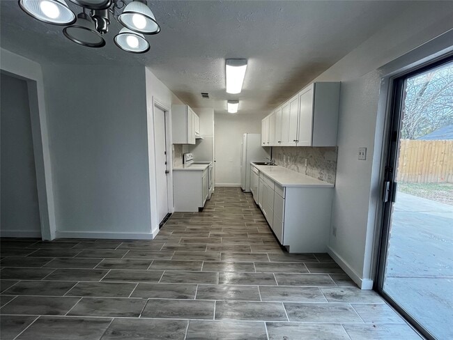 Building Photo - 4434 Donalbain Dr