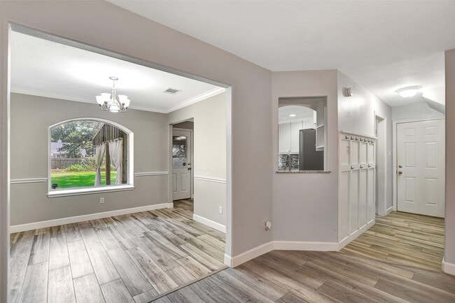 Building Photo - 22806 Lantana Dr