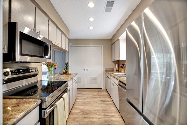 Building Photo - 3826 Willow Springs Ln