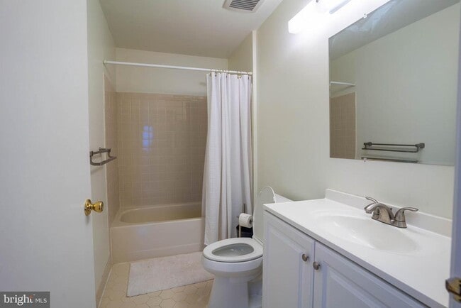 Building Photo - 27 Chambord Ct