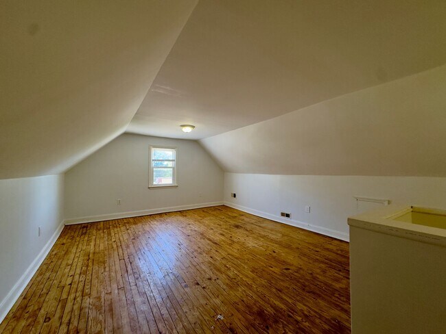 Building Photo - 7906 Hillendale Rd
