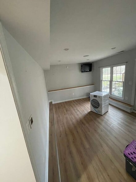 Building Photo - 8025 Diving Cliff Ln