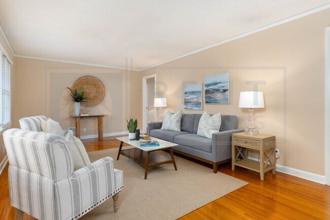 Building Photo - 2532 Parkwood Dr