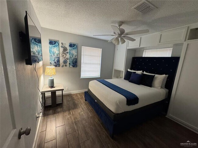 Building Photo - 3000 Royal Palms Cir