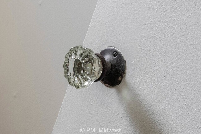 Building Photo - 3748 N Hawthorne Ln