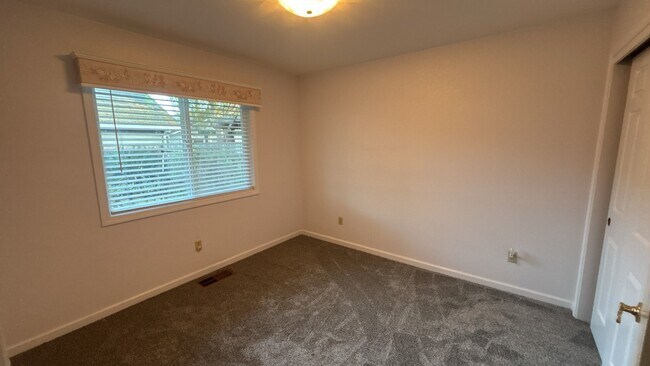 Building Photo - 1408 Seneca Pl