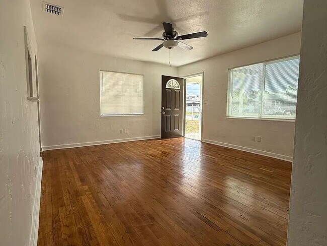 Building Photo - Charming Centrally Located Home | Wood Floors + Fenced Yard