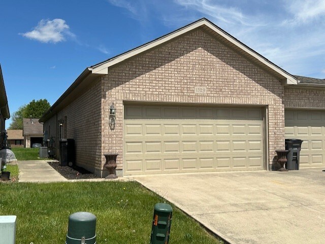 Building Photo - 1529 Williamsburg Pl